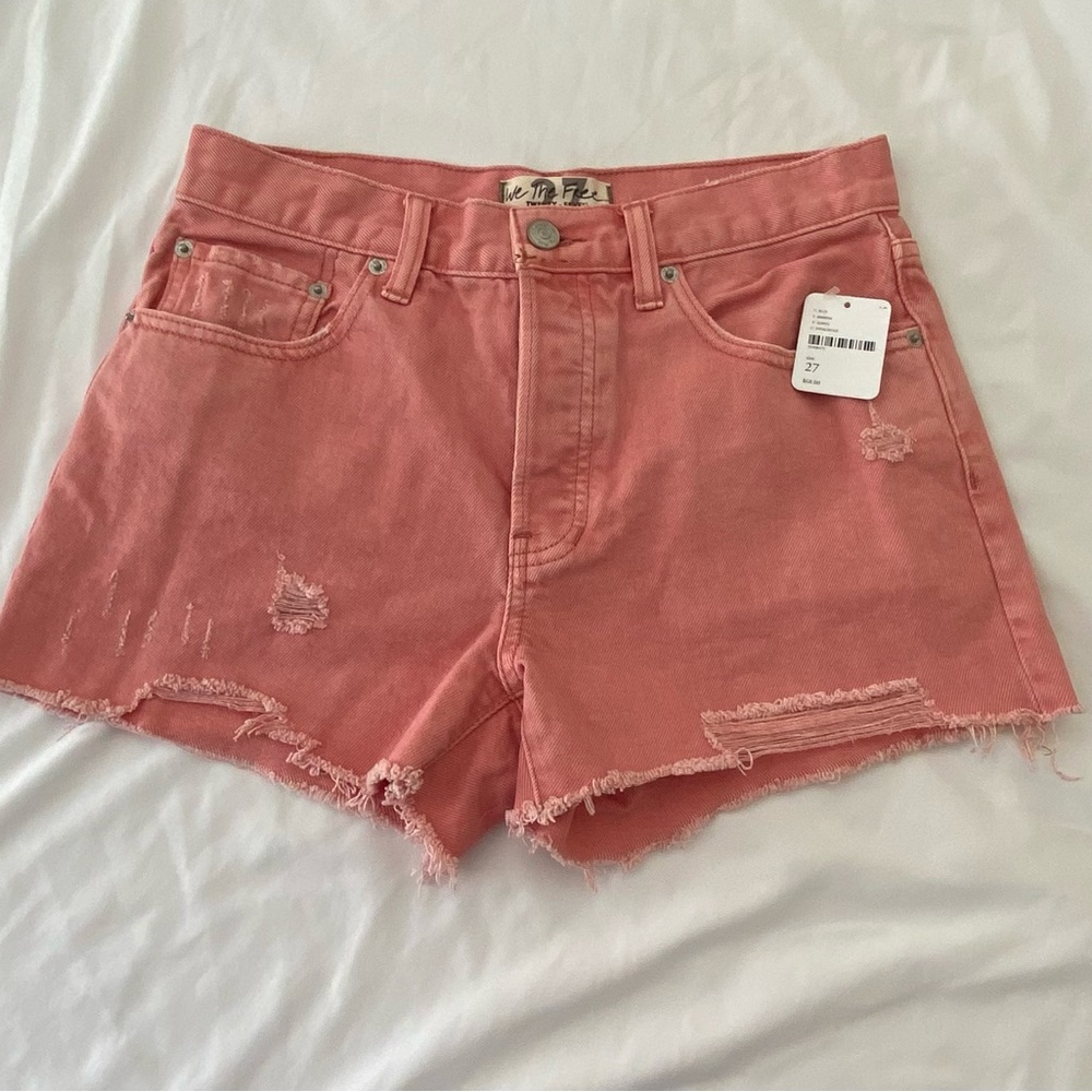 Free People Sofia shorts in Pink startlight denim// sz: 27// NWT